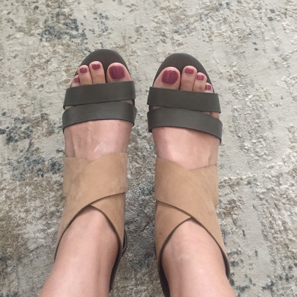 Two tone heeled sandal - Picture 4 of 7